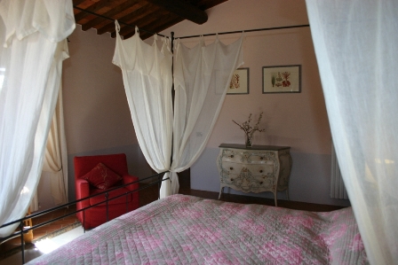 Tuscany, villa, rental, farmhouse, country house, big pool, gourmet kitchen, very quiet, private, peaceful, upscale, well furnished, family friendly, kid friendly, great for friends, best food, garden, restaurants, pasta, cooking, steak, grill, pizza oven, day trips, romantic